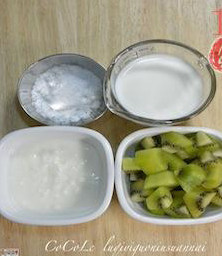 Green Kiwi Yogurt Smoothie Preparation Steps