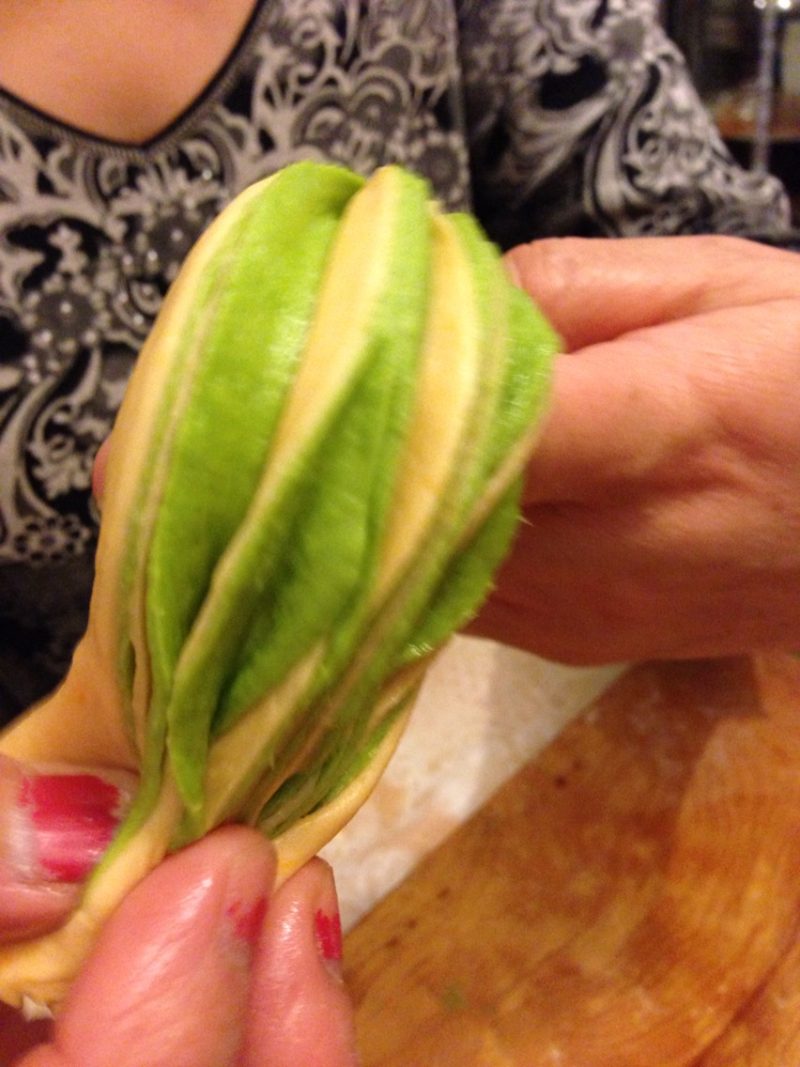 Steps for Making Rustic Fragrant Flower Rolls