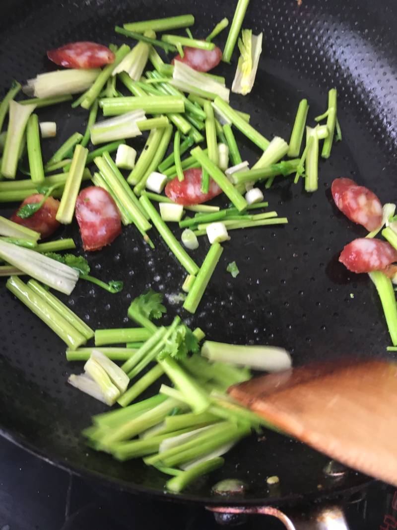 Sausage Stir-Fried Cilantro Stems Step by Step