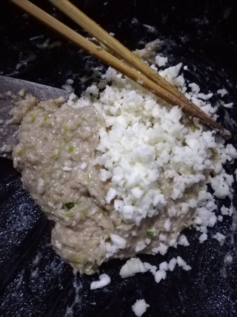 Steps for Making Steamed Water Chestnut Dumplings