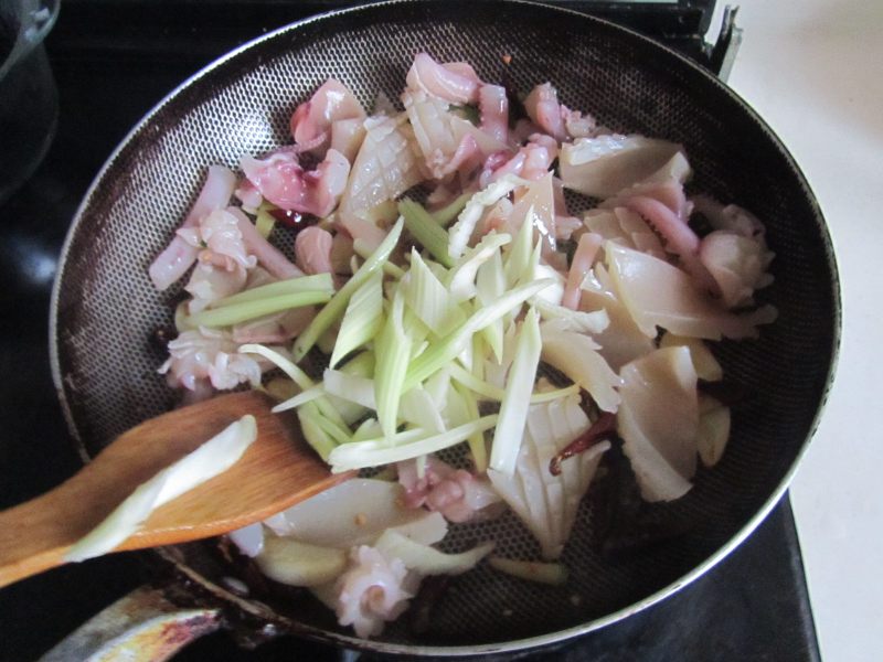 Steps for cooking Gong Bao Squid