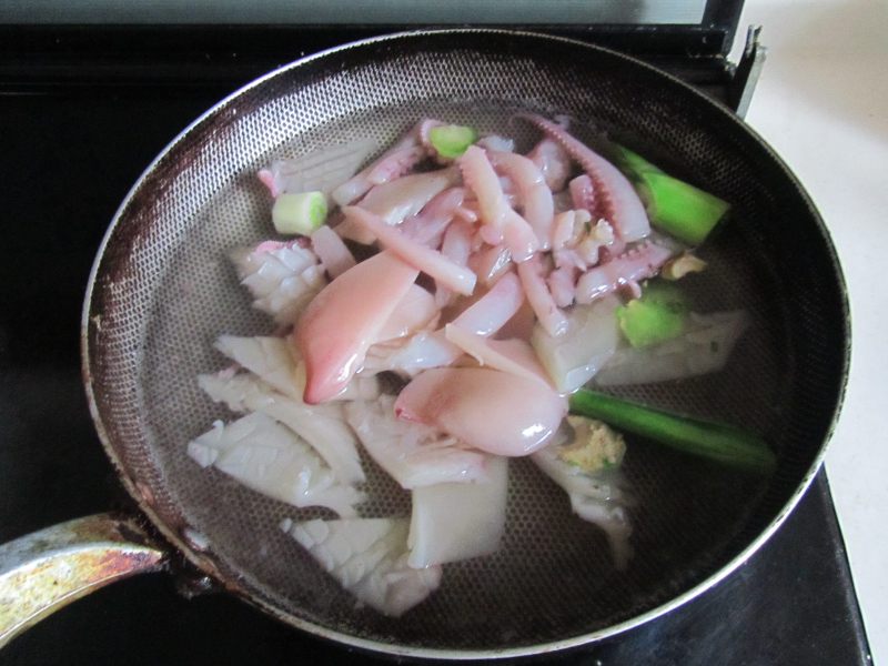 Steps for cooking Gong Bao Squid