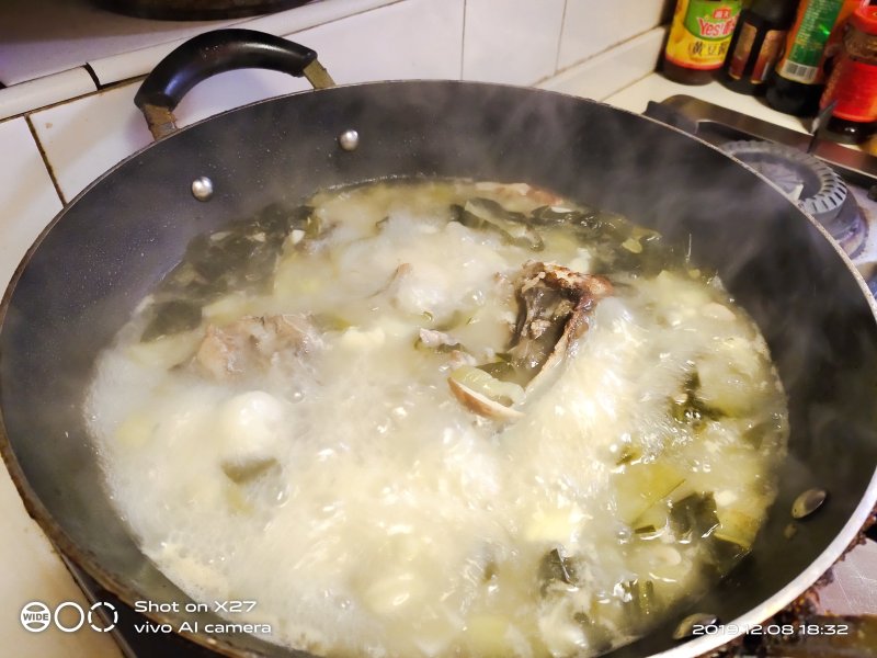 Steps for Cooking Grass Carp and Sour Cabbage Soup