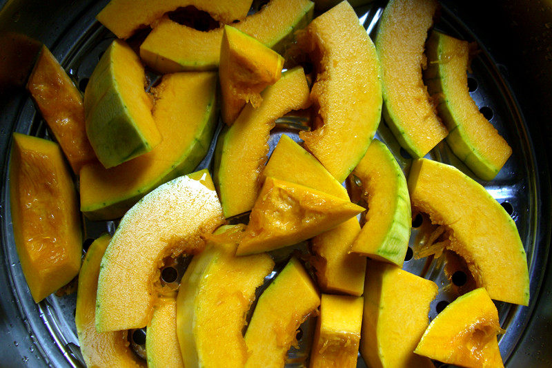 Steps for Making Pumpkin Steamed Buns