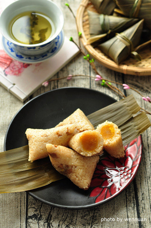 Teriyaki Chicken Leg and Salted Egg Yolk Zongzi