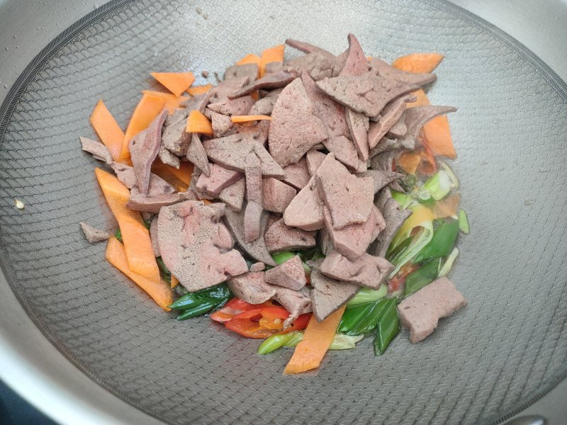 Steps for Making Sautéed Pork Liver with Scallions