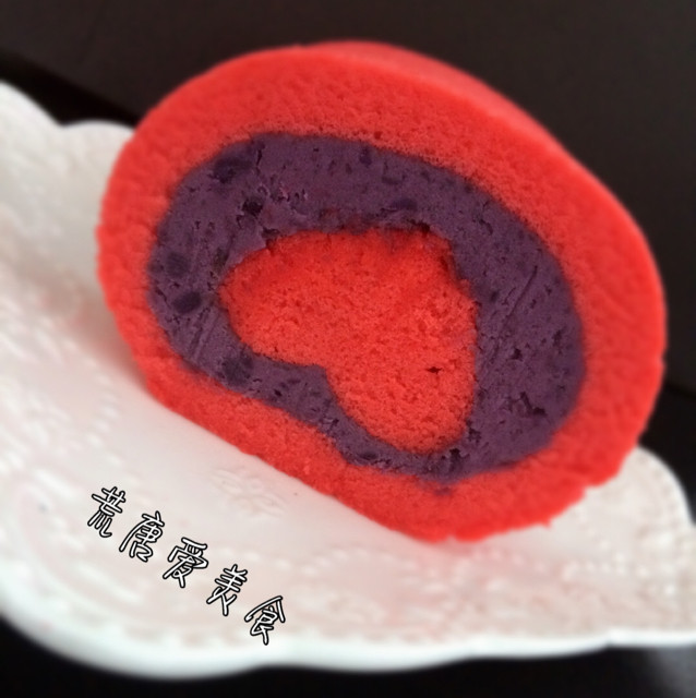 Heart-shaped Cake Roll