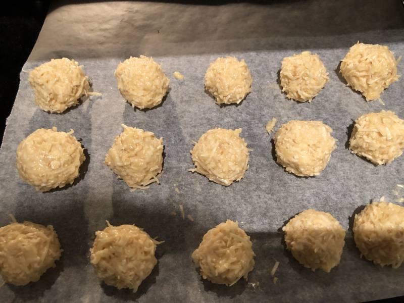 Steps to Make Coconut Balls