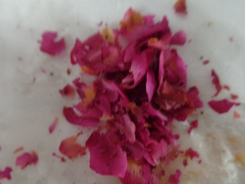 Steps for Cooking Hawthorn Rose Porridge