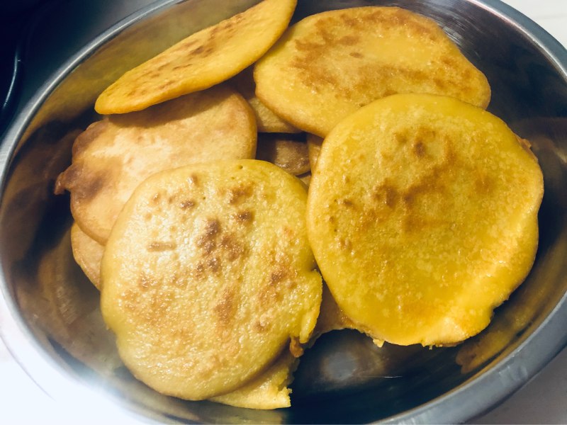 Fried Fragrant Sole Fish and Pan-fried Corn Cake