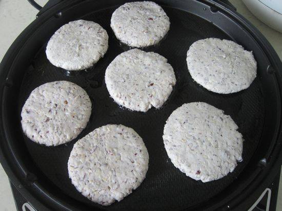 Steps for Making Purple Corn Pancakes in an Electric Skillet