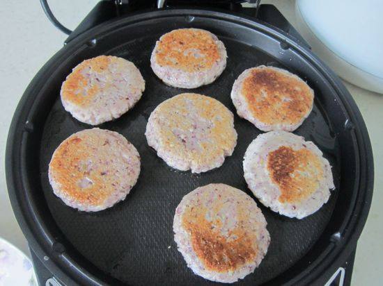 Steps for Making Purple Corn Pancakes in an Electric Skillet