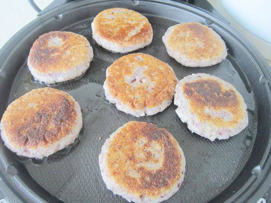 Steps for Making Purple Corn Pancakes in an Electric Skillet