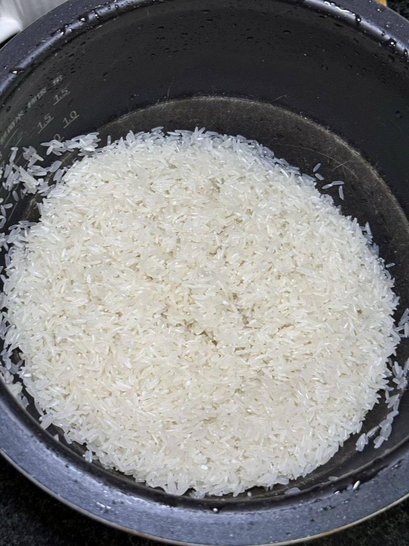 Steps for making Carrot Corn Pork Ribs Braised Rice