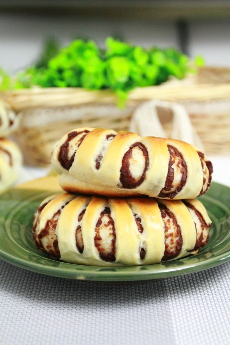 Flower-Shaped Red Bean Bread