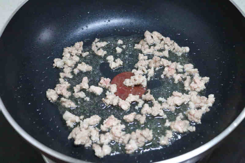 Steps for Making Sha Cha Minced Pork with Eggplant