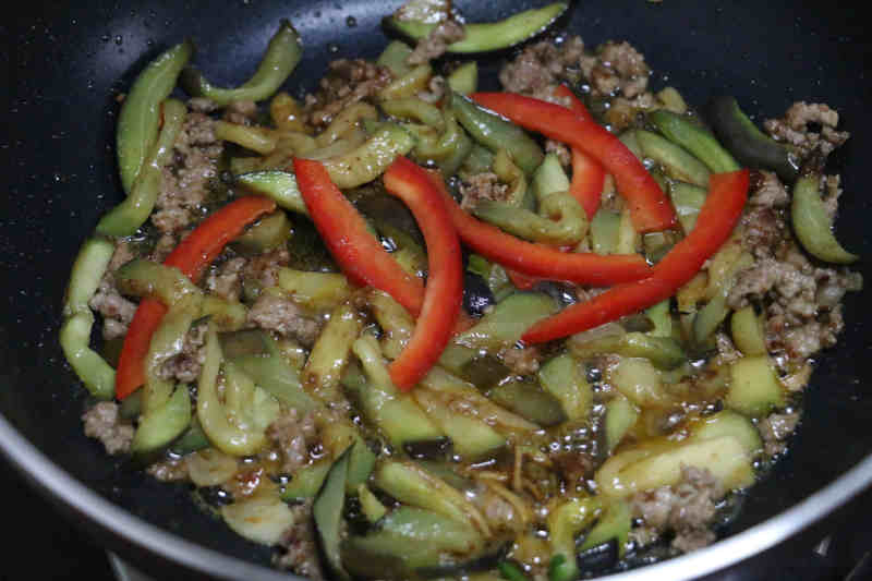 Steps for Making Sha Cha Minced Pork with Eggplant