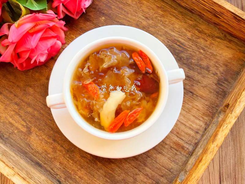 Peach Gum and Tremella Soup