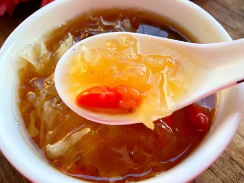 Step-by-Step Instructions for Peach Gum and Tremella Soup