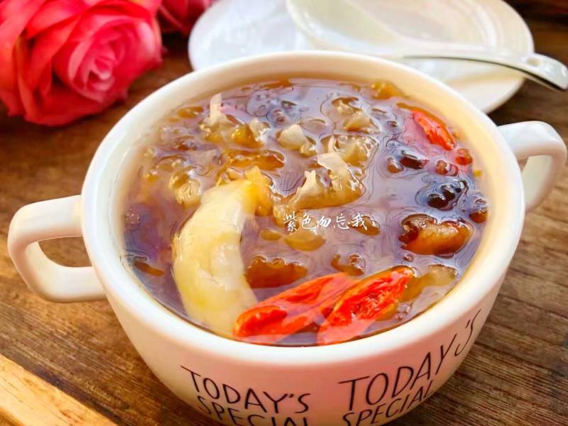 Step-by-Step Instructions for Peach Gum and Tremella Soup