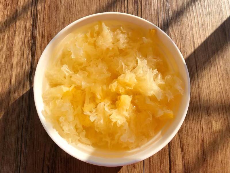 Step-by-Step Instructions for Peach Gum and Tremella Soup