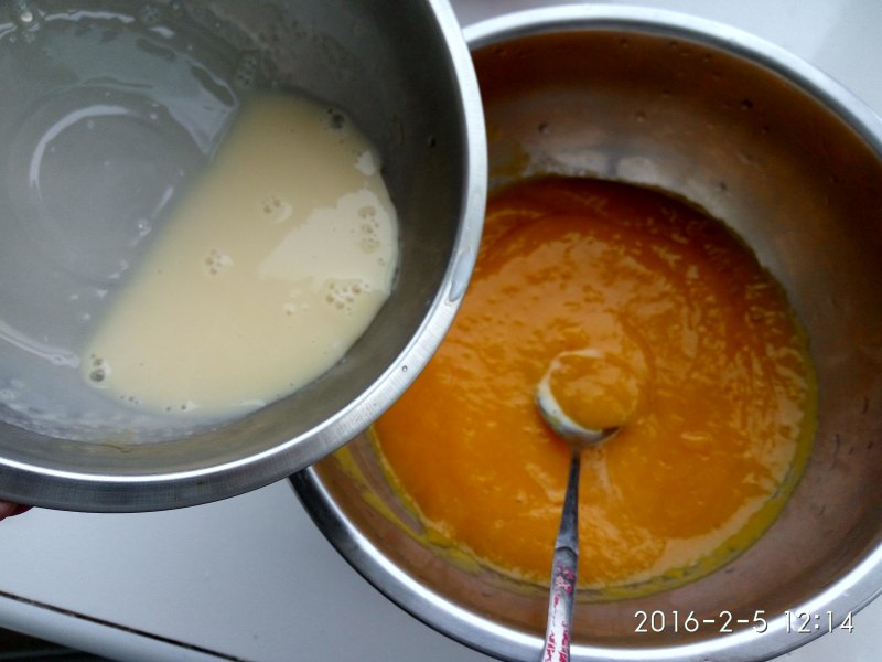 Step-by-step process of making Mango Mousse Cake