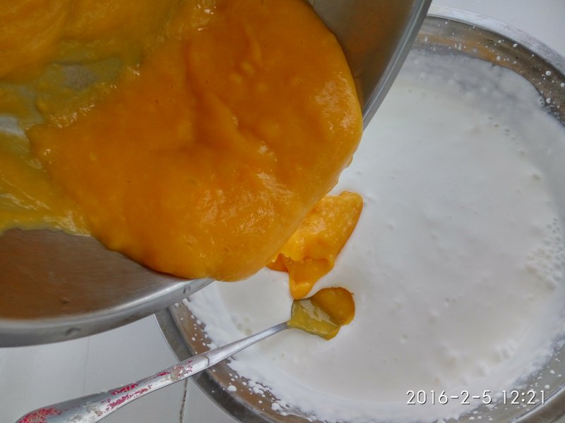 Step-by-step process of making Mango Mousse Cake