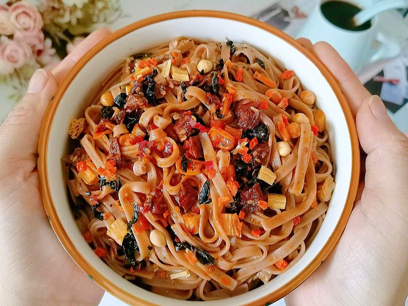 Steps for Making Corned Beef Sauce Buckwheat Noodles