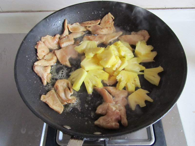 Step-by-Step Cooking Instructions for Pineapple Chicken Stir-Fried Noodles