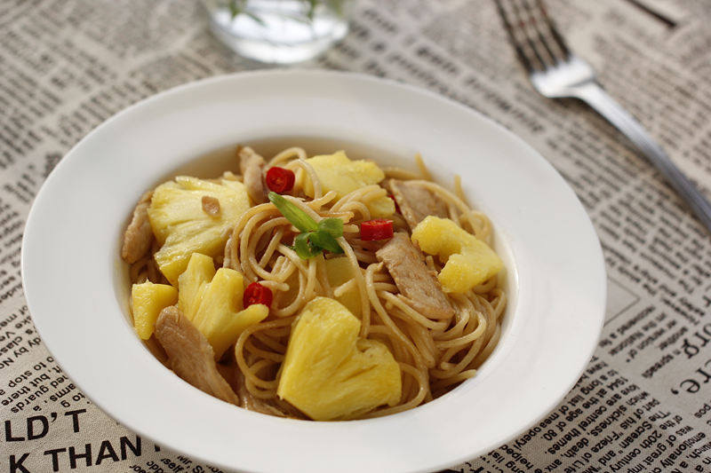 Pineapple Chicken Stir-Fried Noodles