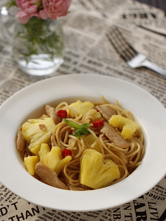 Pineapple Chicken Stir-Fried Noodles