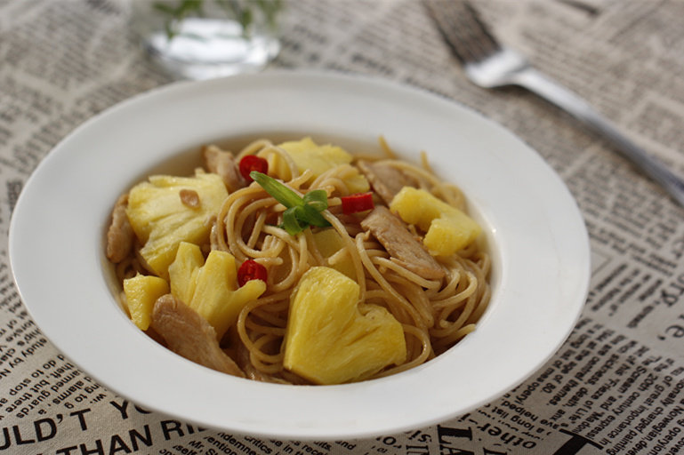 Pineapple Chicken Stir-Fried Noodles