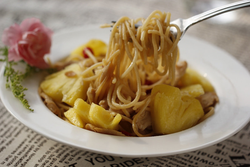 Pineapple Chicken Stir-Fried Noodles