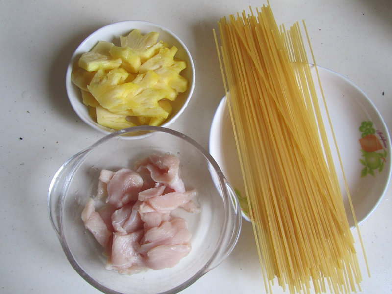 Step-by-Step Cooking Instructions for Pineapple Chicken Stir-Fried Noodles