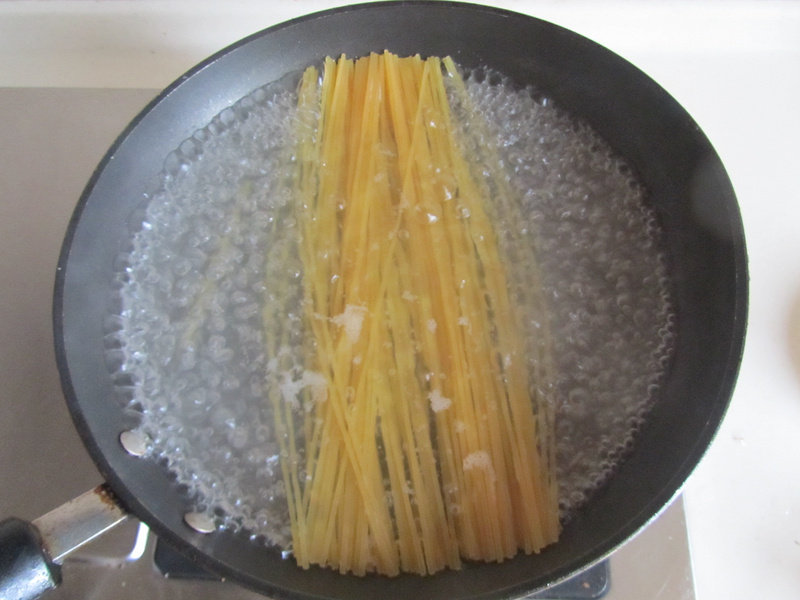 Step-by-Step Cooking Instructions for Pineapple Chicken Stir-Fried Noodles