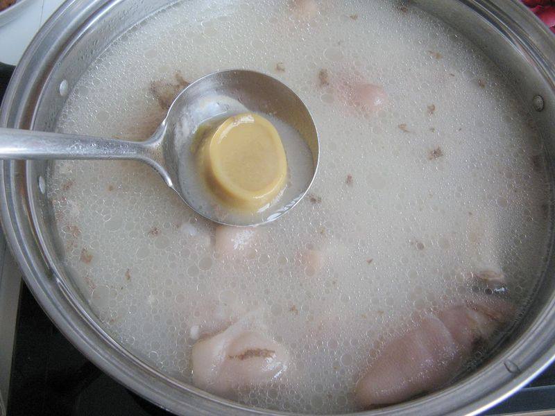 Steps for Cooking Pig Trotter and Mushroom Hot Pot