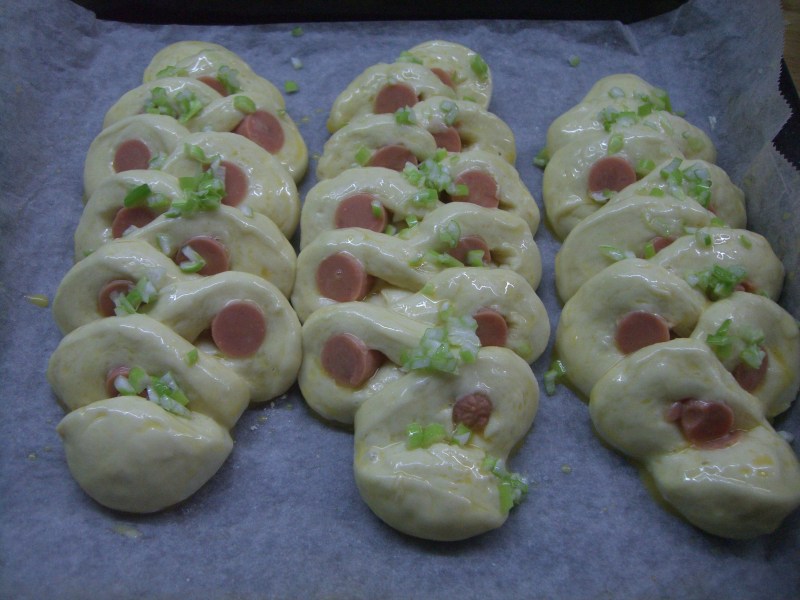 Steps for Making Fancy Scallion Ham Bread