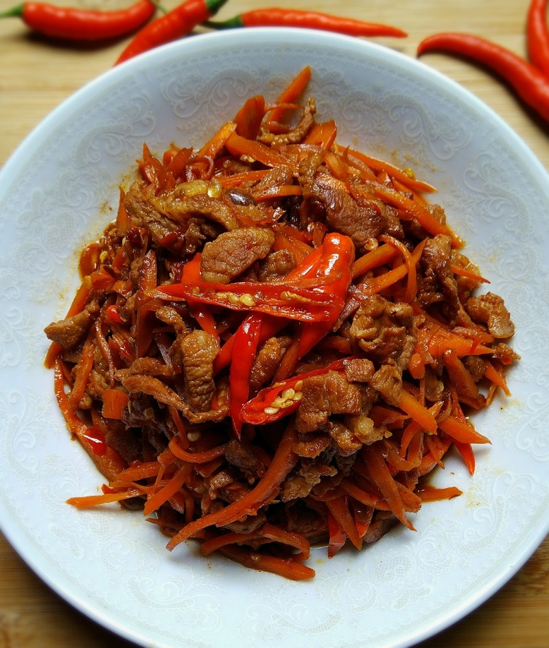 Stir-Fried Shredded Pork with Spicy Carrot Shreds