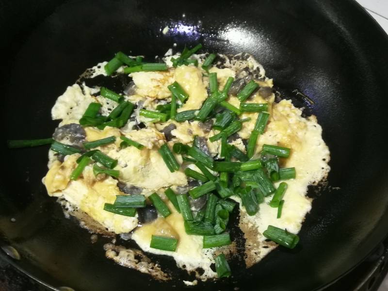 Steps to Make Tender and Smooth Sea Cucumber Scrambled Eggs