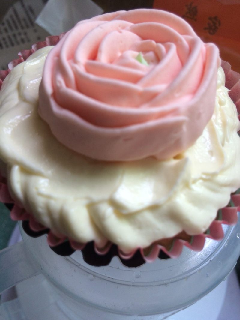 Korean Cupcake Flower Cake Step