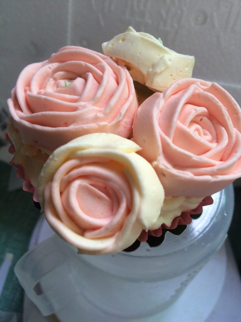 Korean Cupcake Flower Cake Step