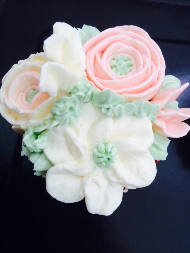 Korean Cupcake Flower Cake Step