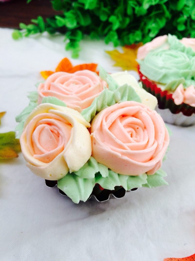 Korean Cupcake Flower Cake Step