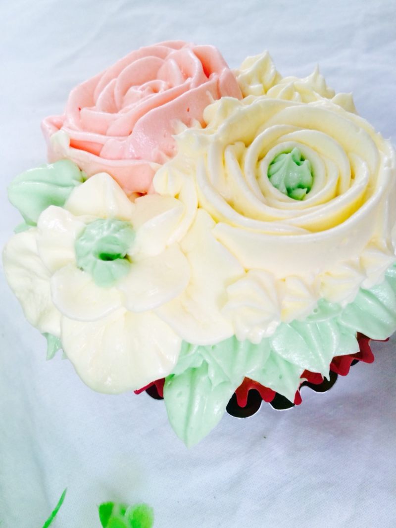 Korean Cupcake Flower Cake Step