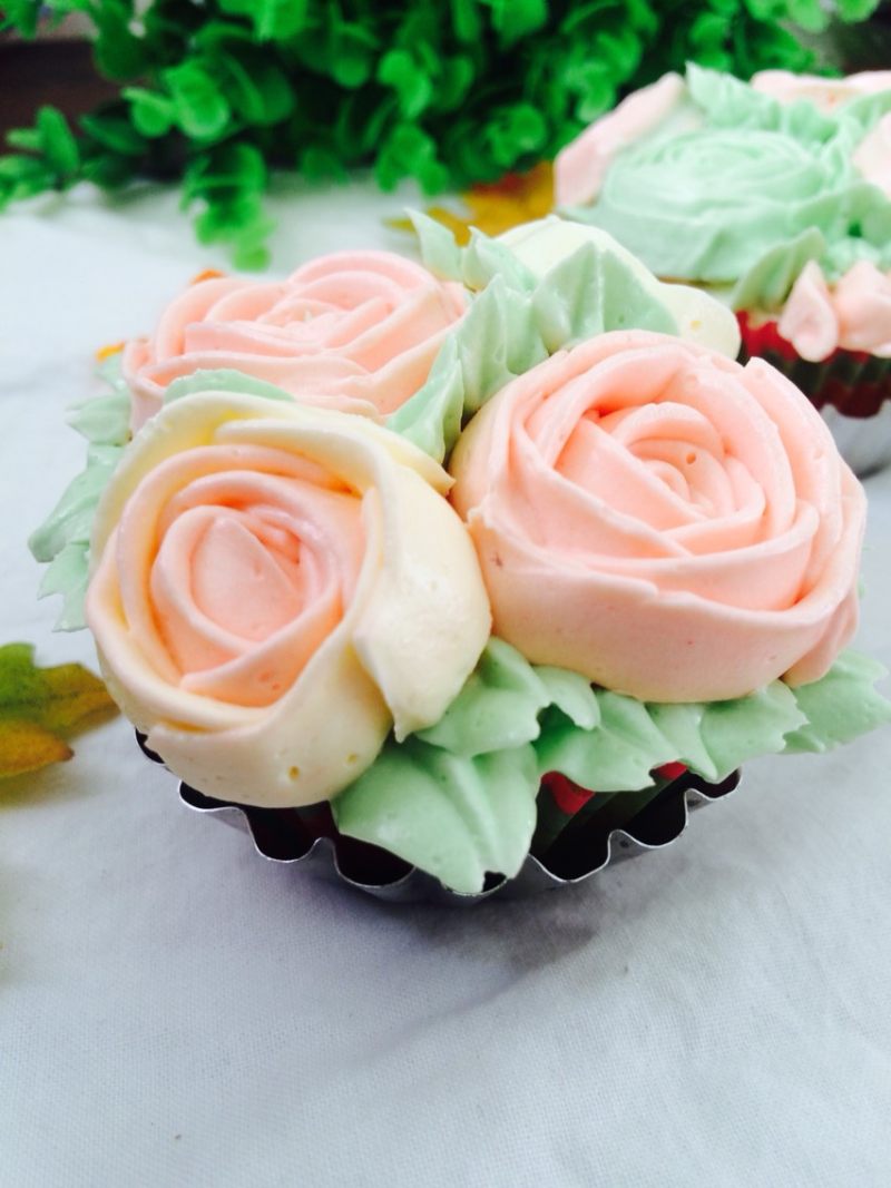 Korean Cupcake Flower Cake Step