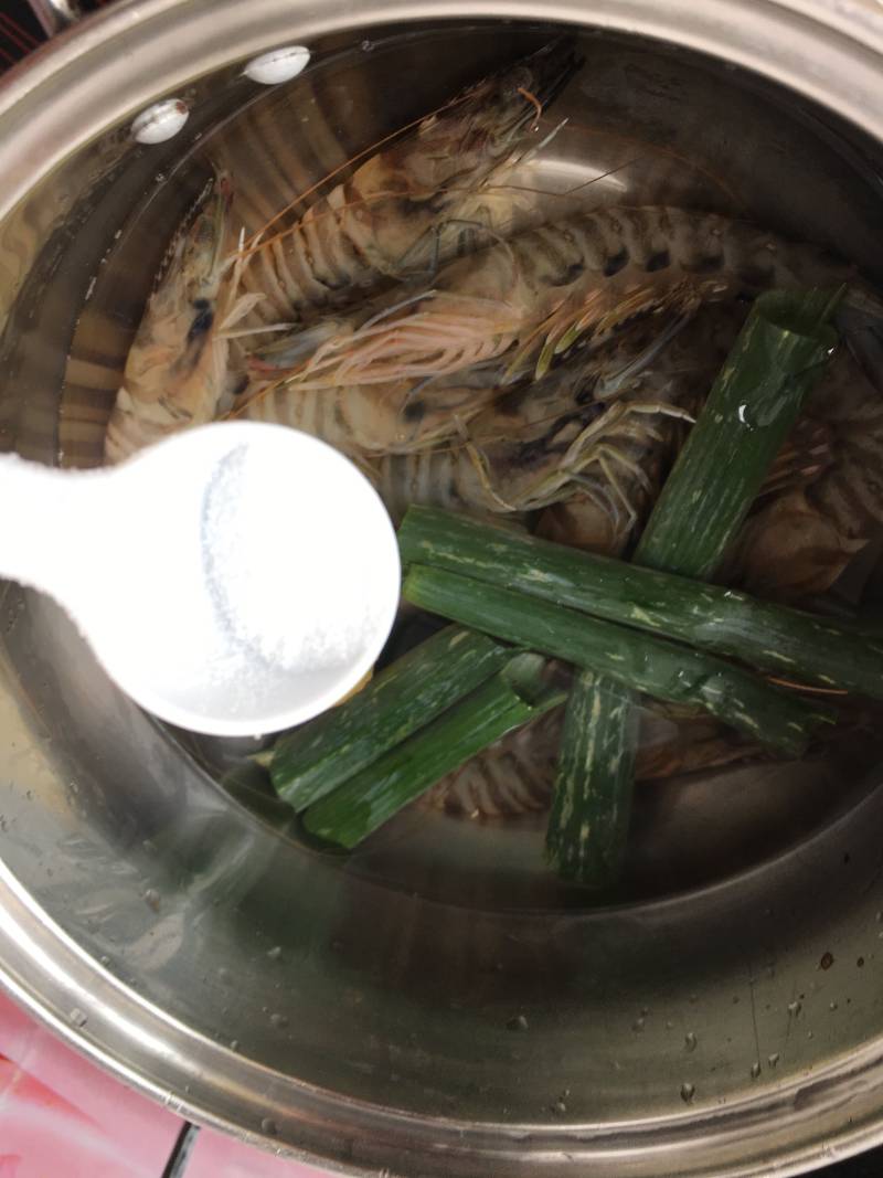 Detailed Steps for Steamed Egg with Fresh Shrimp