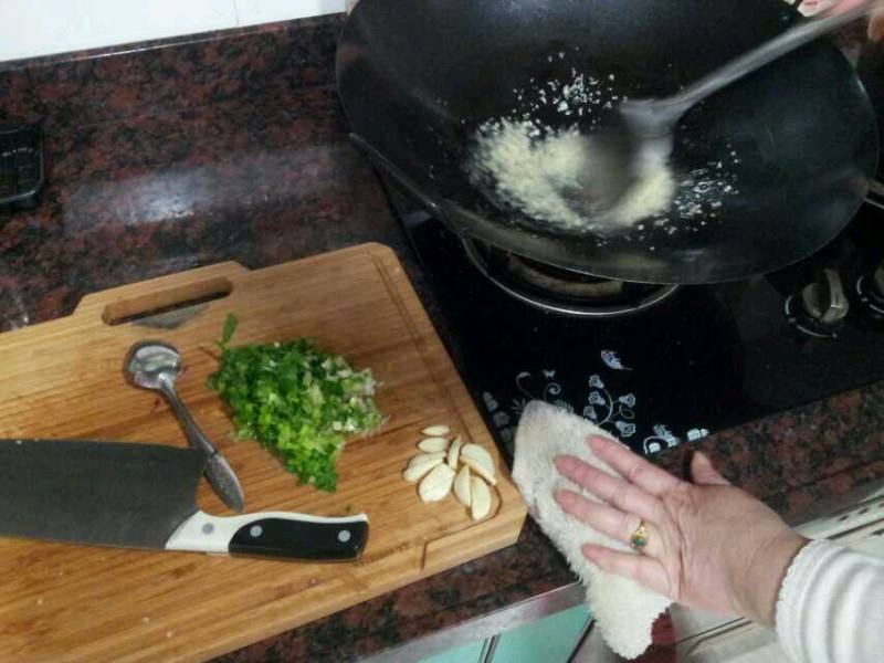 Steps for Cooking Steamed Scallops with Rice Flour