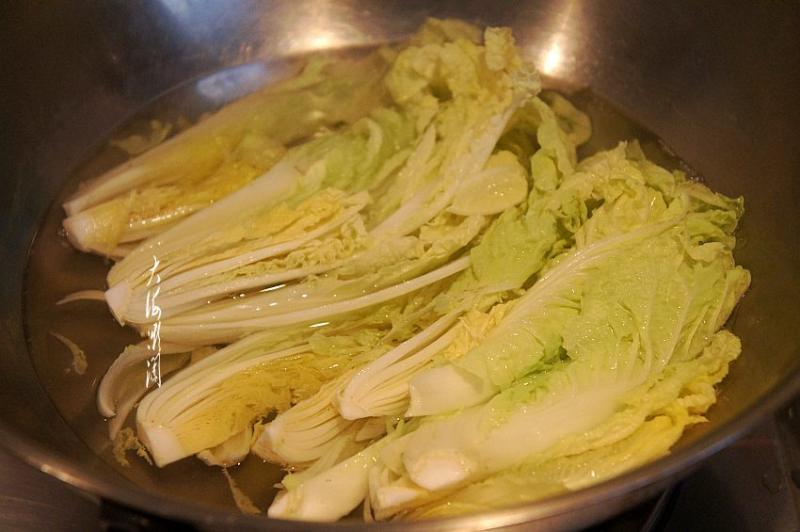 Steps for Making Garlic Baby Bok Choy with Glass Noodles