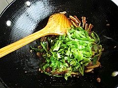 【Feathered and Furred Beasts】---Stir-Fried Green Pepper with Pork Heart Cooking Steps