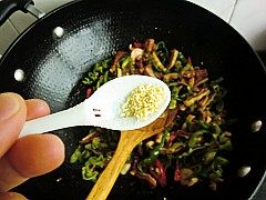 【Feathered and Furred Beasts】---Stir-Fried Green Pepper with Pork Heart Cooking Steps